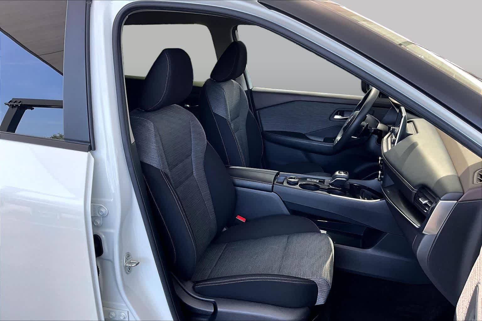 Used 2023 Nissan Rogue SV AWD/4WD image 9