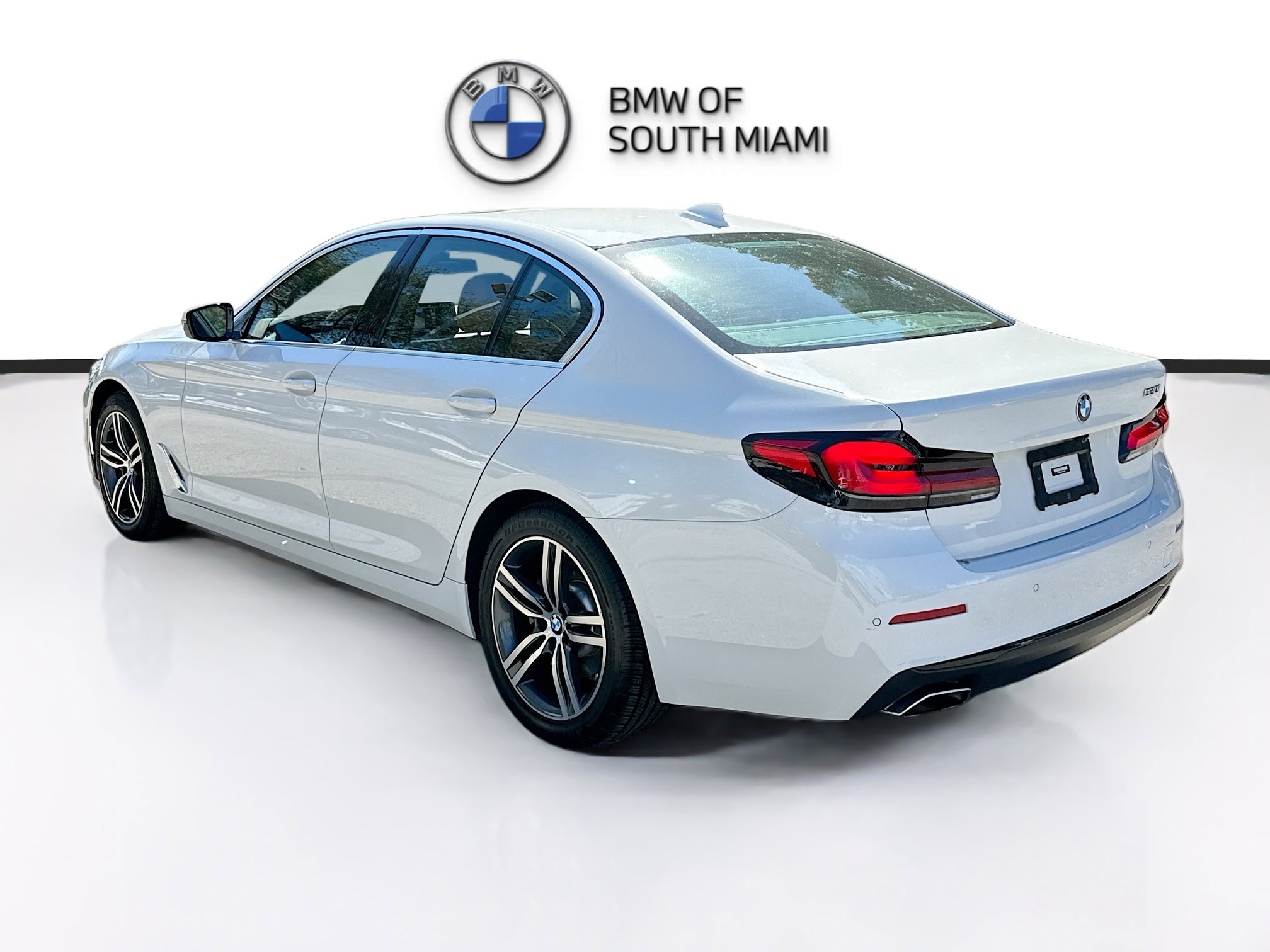 Used 2023 BMW 530i w/ Premium Package image 5