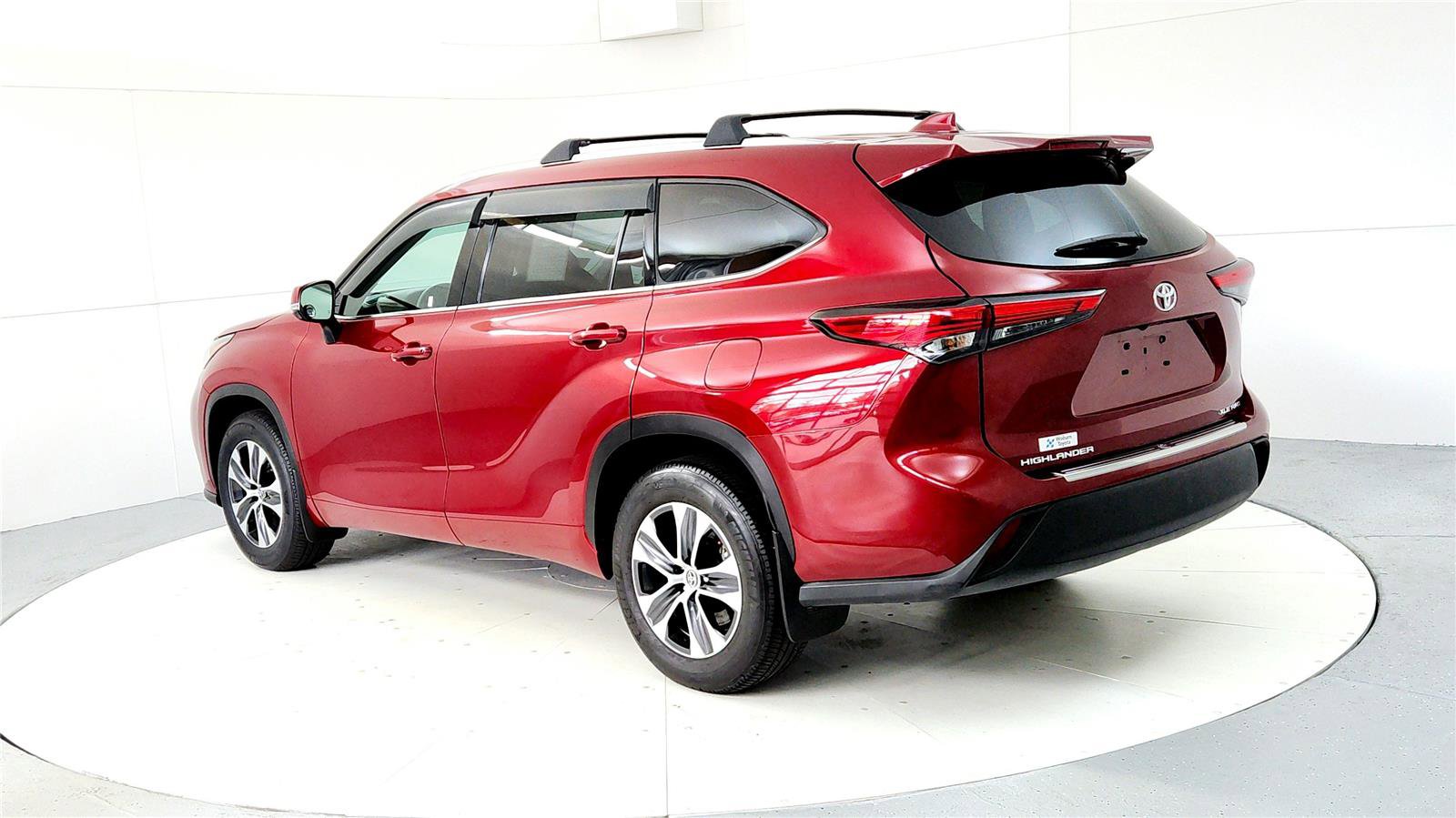 Certified 2022 Toyota Highlander XLE image 4