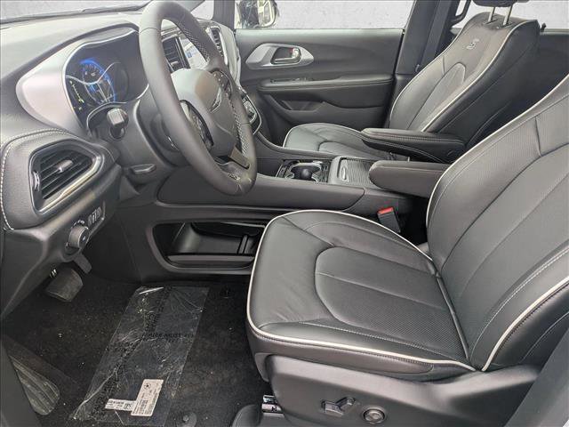 New 2026 Chrysler Pacifica Limited image 4