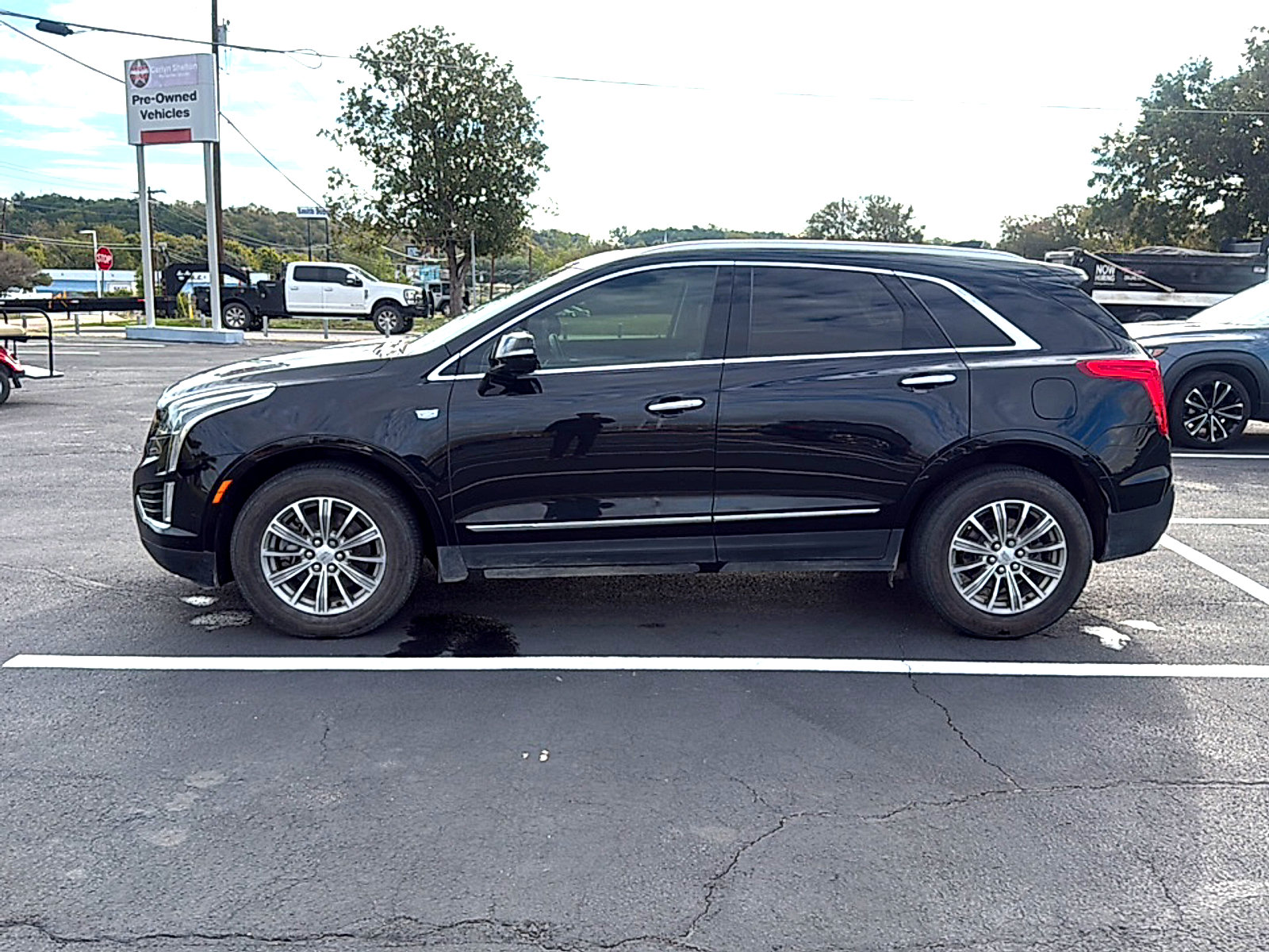 Used 2017 Cadillac XT5 Luxury w/ Driver Awareness Package FWD image 5