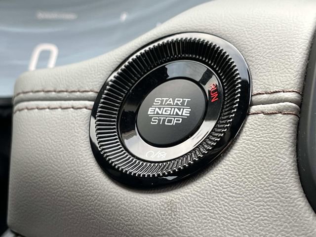 Used 2025 Jeep Compass Limited image 32