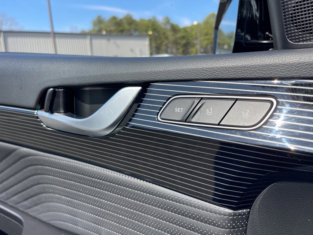 Used 2024 Hyundai Palisade Calligraphy image 16