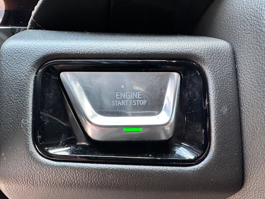 Certified 2025 GMC Yukon AT4 w/ AT4 Premium Package AWD/4WD image 35