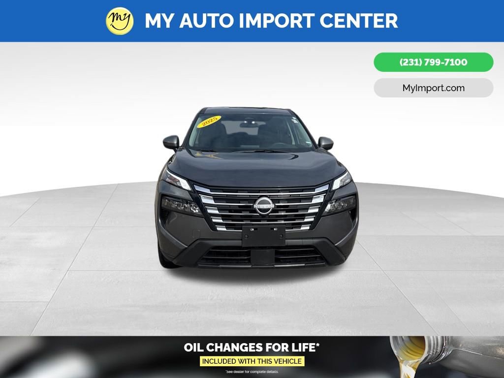 Used 2025 Nissan Rogue SV image 2