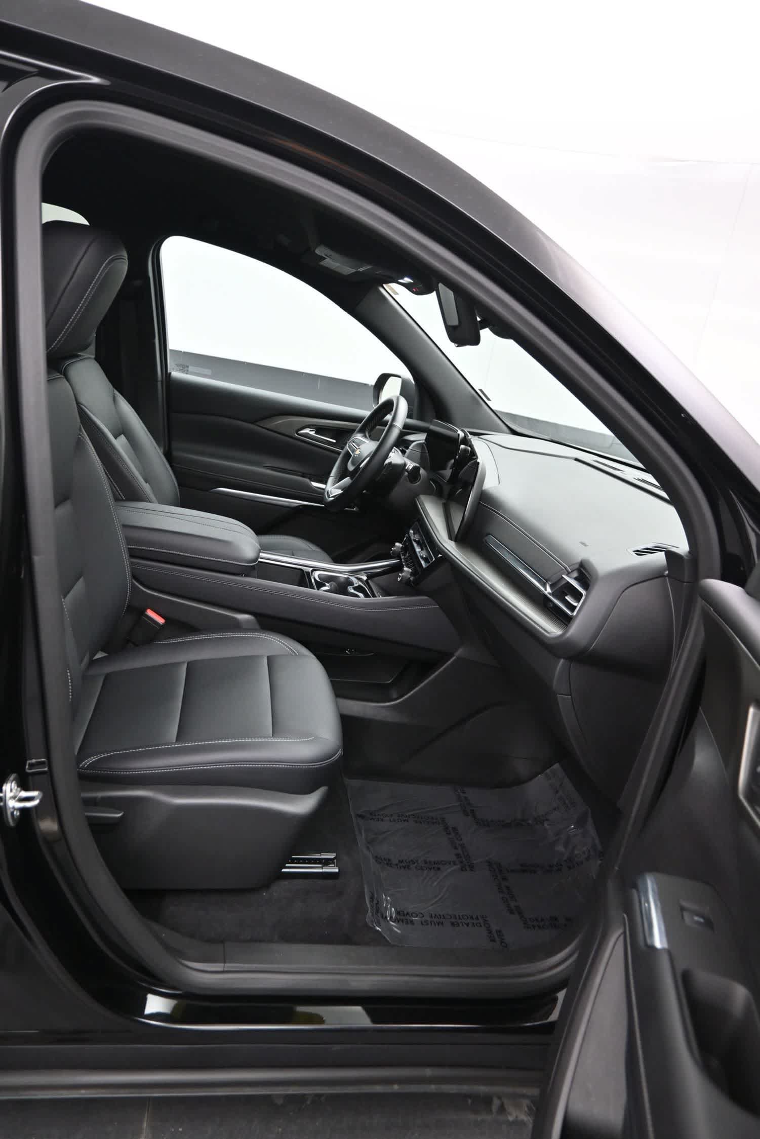 Used 2025 Chevrolet Traverse LT AWD/4WD image 11