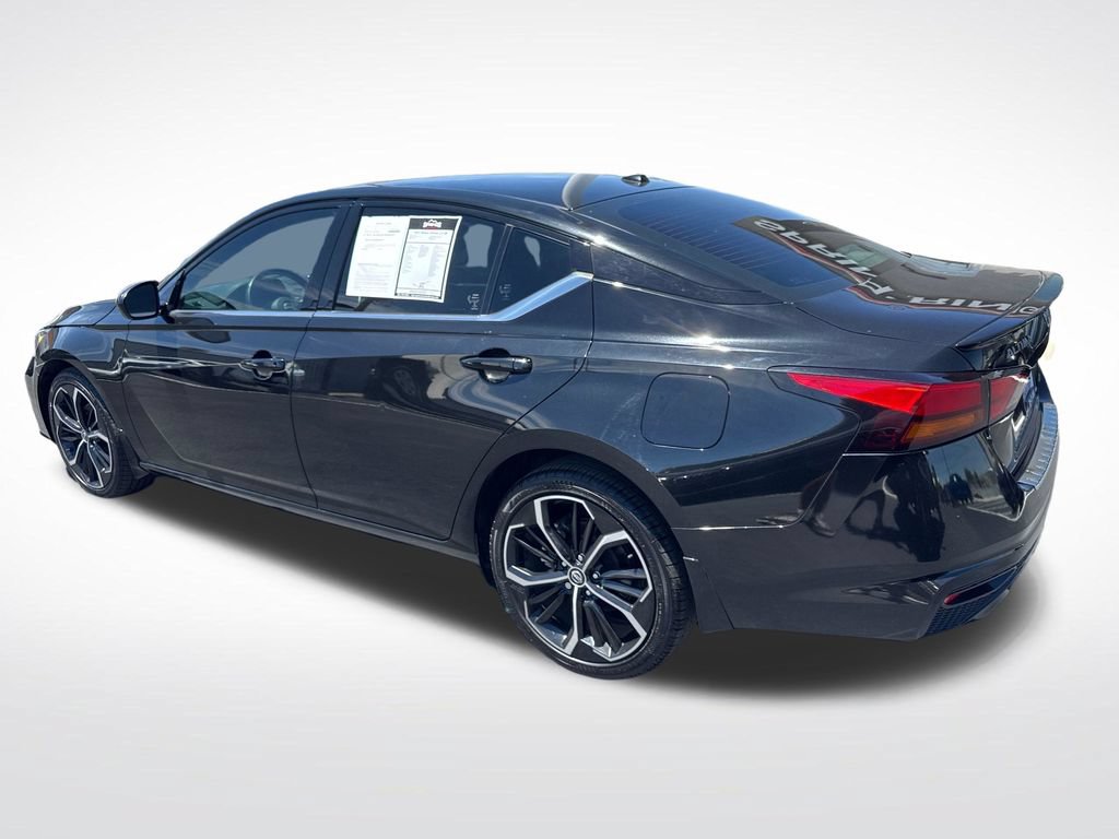 Used 2023 Nissan Altima 2.5 SR AWD/4WD image 3