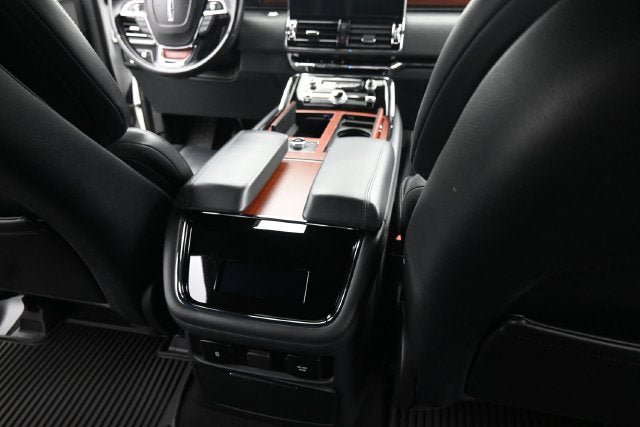 Used 2023 Lincoln Navigator Reserve AWD/4WD image 18