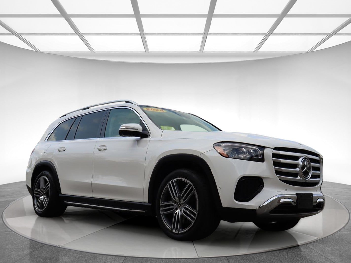 Used 2024 Mercedes-Benz GLS 450 4MATIC image 3