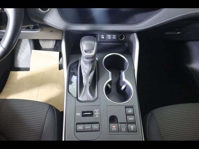 Used 2024 Toyota Highlander LE image 28