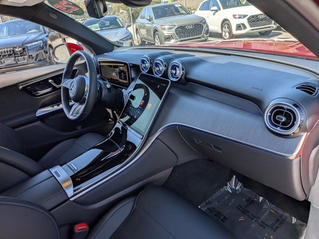 Used 2025 Mercedes-Benz GLC 300 4MATIC image 25