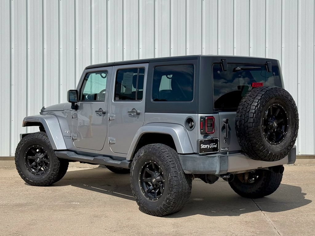 Used 2017 Jeep Wrangler Unlimited Sahara AWD/4WD image 4