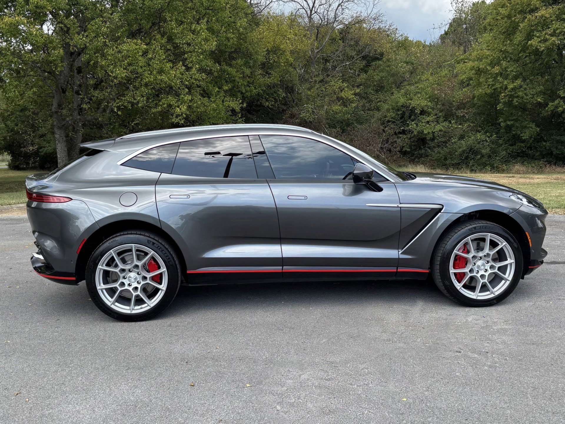 Used 2021 Aston Martin DBX AWD/4WD image 7