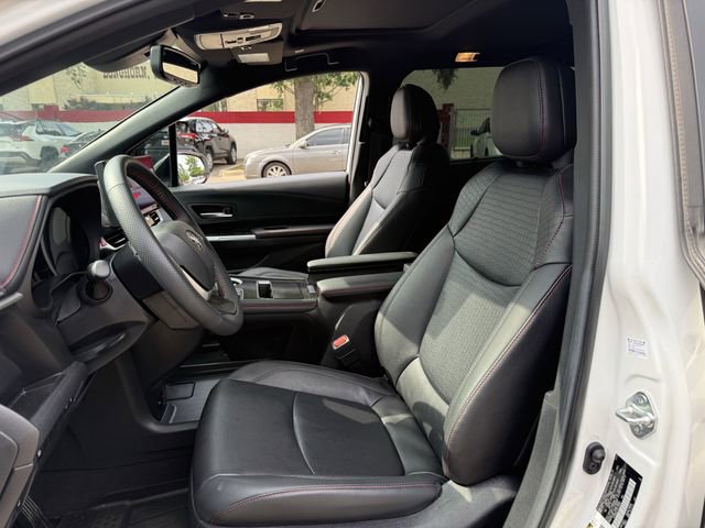 Used 2025 Toyota Sienna XSE FWD image 28