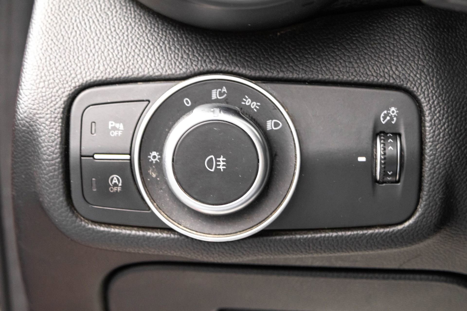 Used 2017 Alfa Romeo Giulia AWD w/ Sport Appearance Package image 18