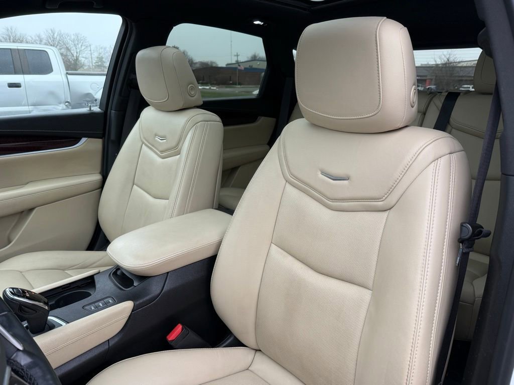 Used 2018 Cadillac XT5 Luxury w/ Driver Awareness Package image 12