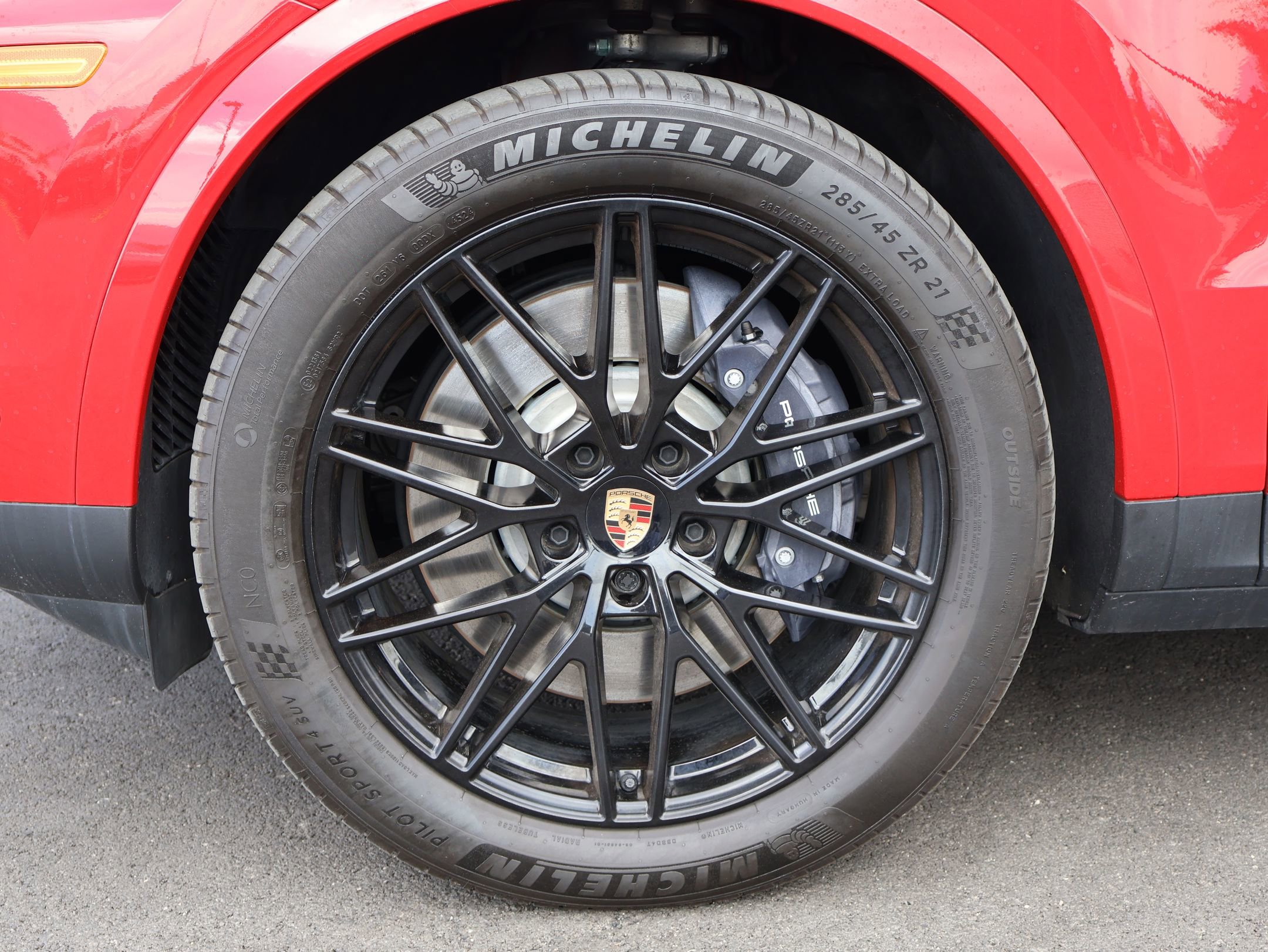 Certified 2025 Porsche Cayenne E-Hybrid image 30
