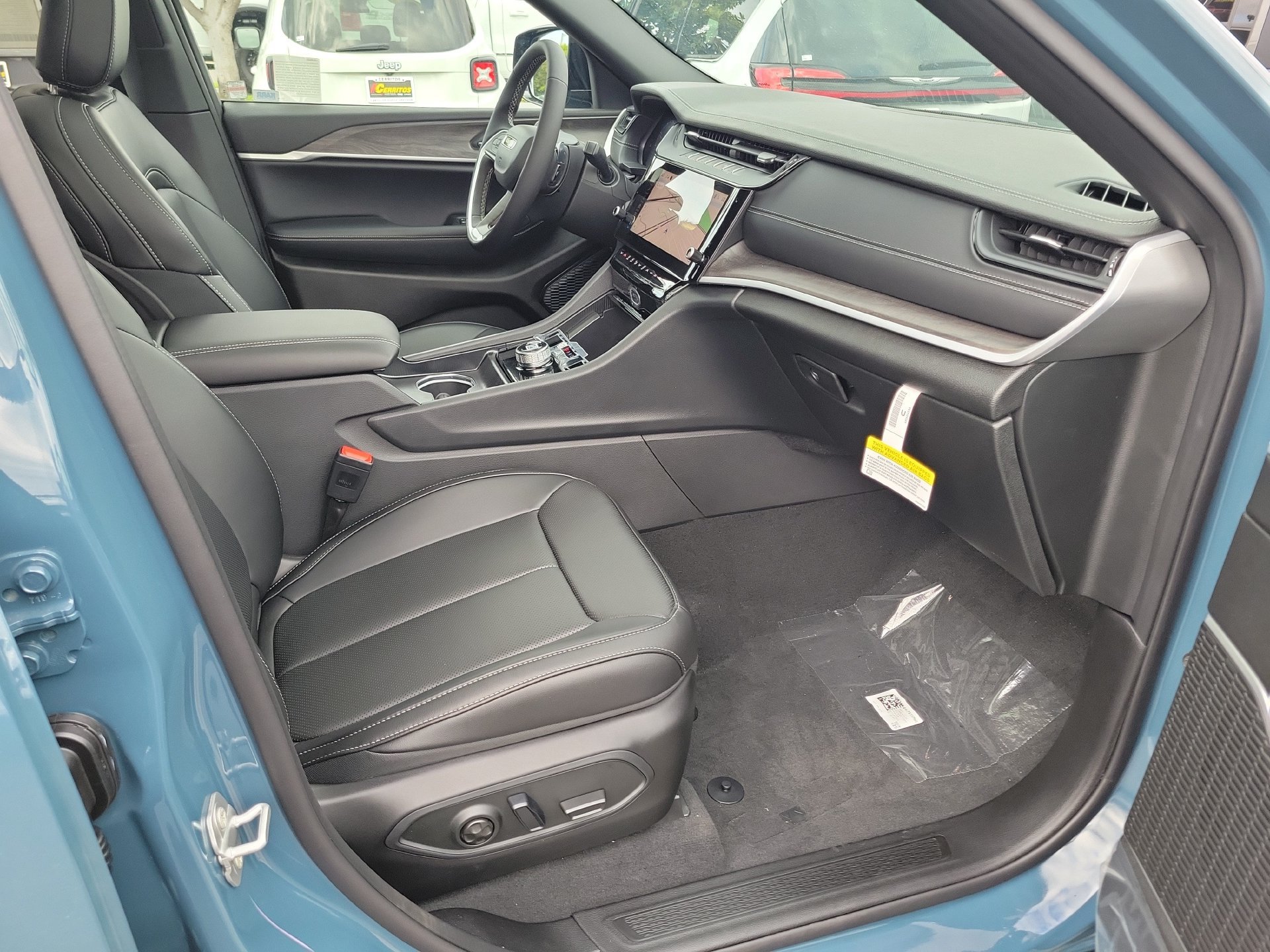 New 2026 Jeep Grand Cherokee Limited w/ Luxury Tech Group II RWD image 15