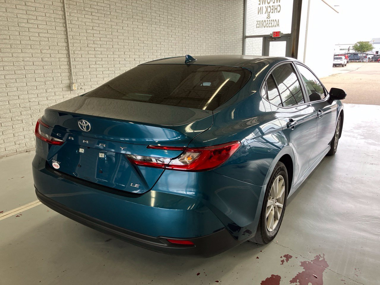 Used 2025 Toyota Camry LE w/ Convenience Package FWD image 3