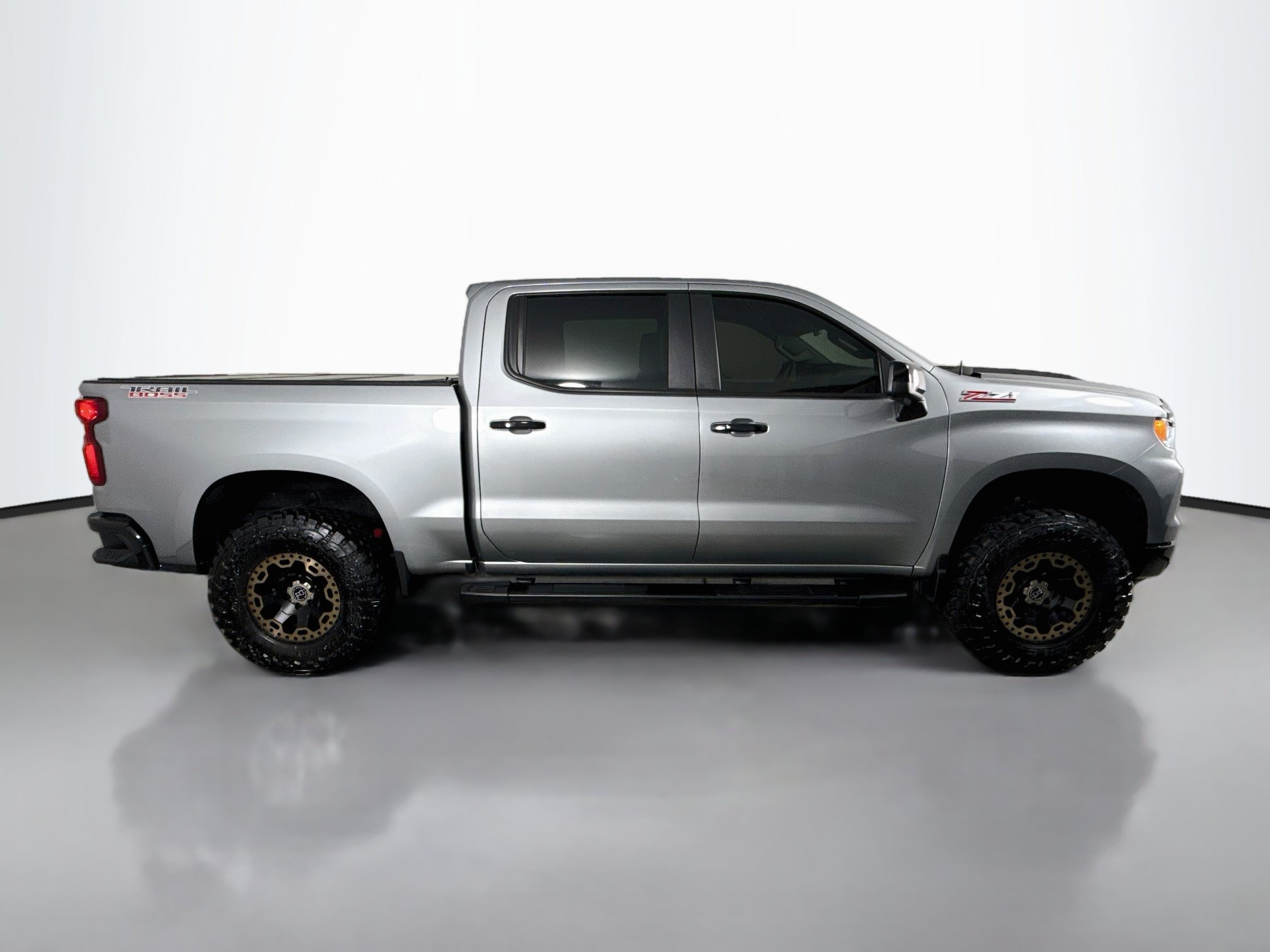 Used 2025 Chevrolet Silverado 1500 LT Trail Boss w/ Convenience Package II AWD/4WD image 8