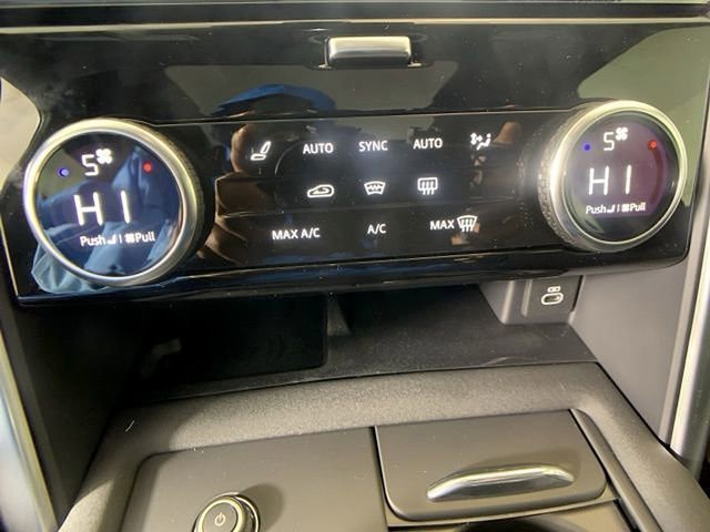 Certified 2025 Land Rover Discovery Dynamic SE image 19