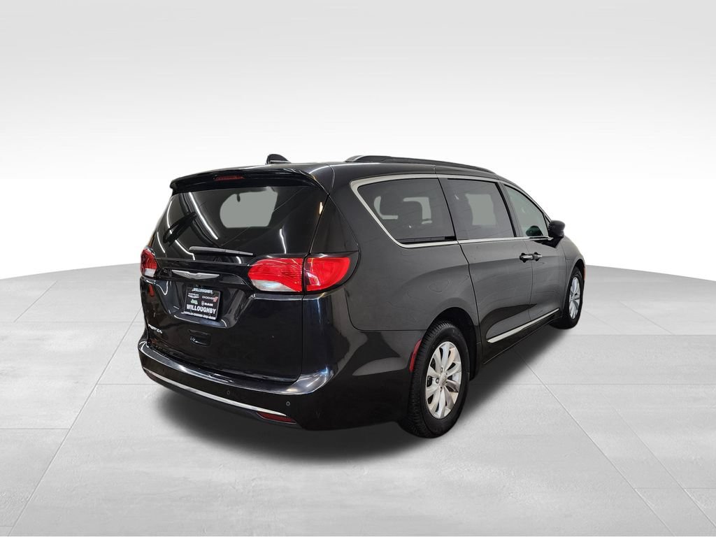 Used 2017 Chrysler Pacifica Touring-L FWD image 8