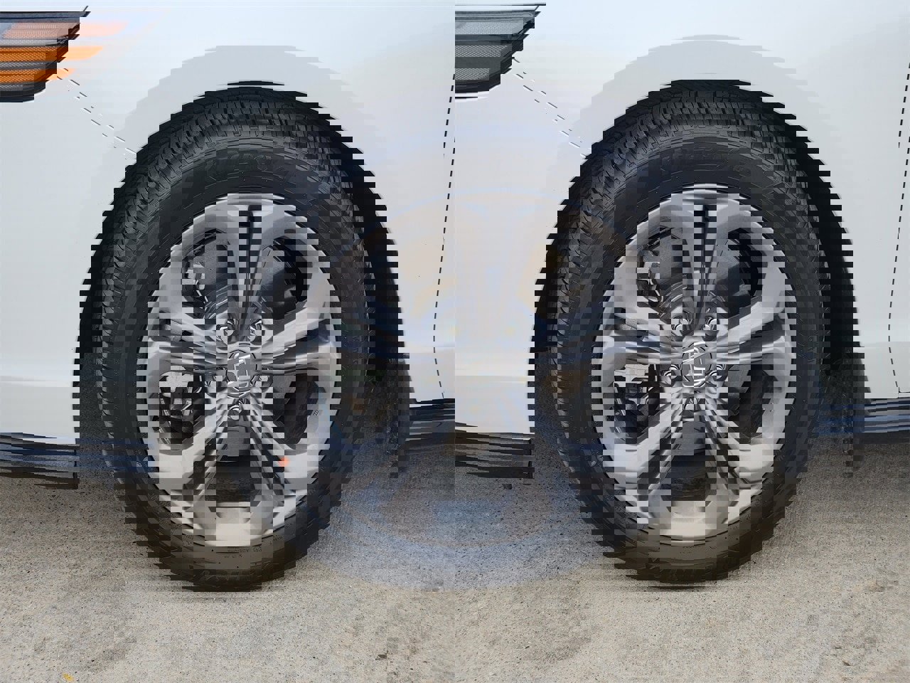 Used 2024 Honda Accord EX-L image 11