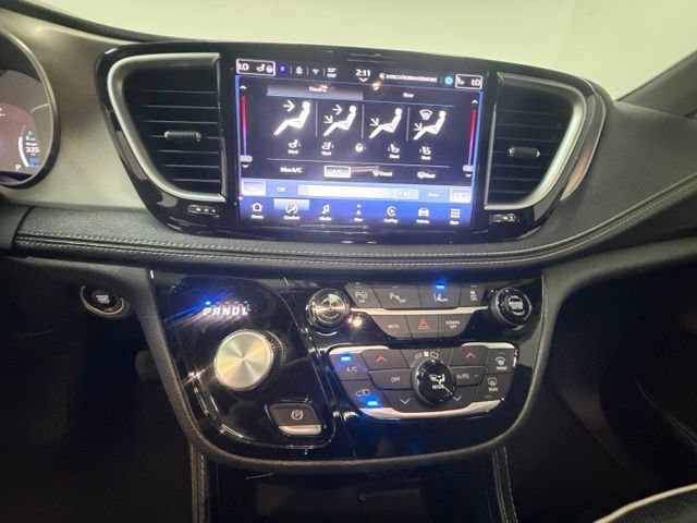 Certified 2024 Chrysler Pacifica Premium FWD image 19