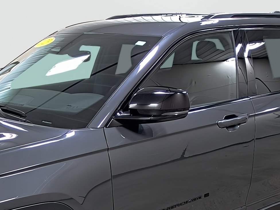 Used 2023 Jeep Grand Cherokee Altitude AWD/4WD image 8