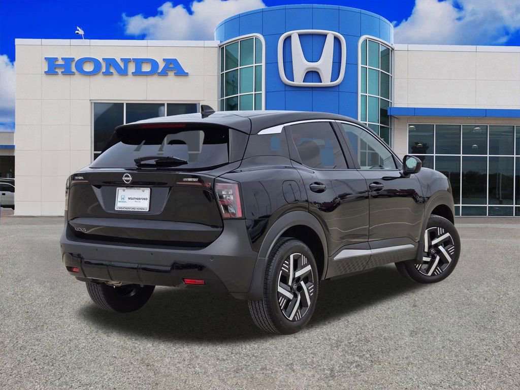 Used 2025 Nissan Kicks SV image 3