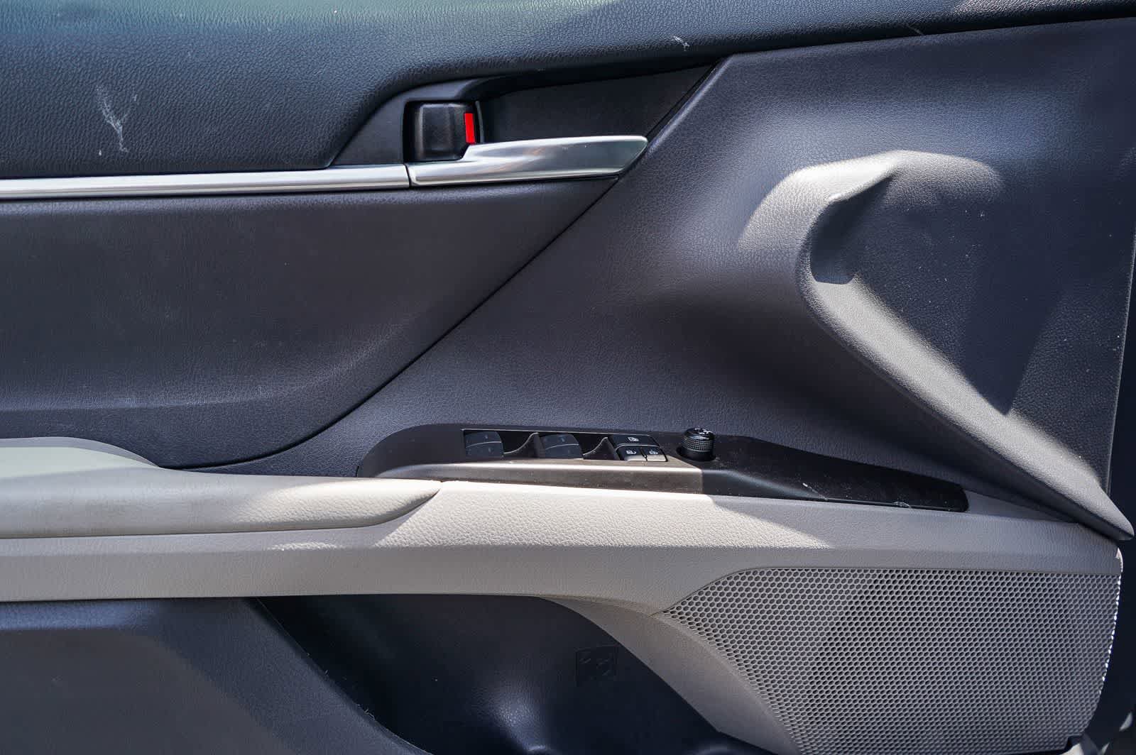 Used 2022 Toyota Camry LE w/ Carpet Mat Package (TMS) FWD image 24
