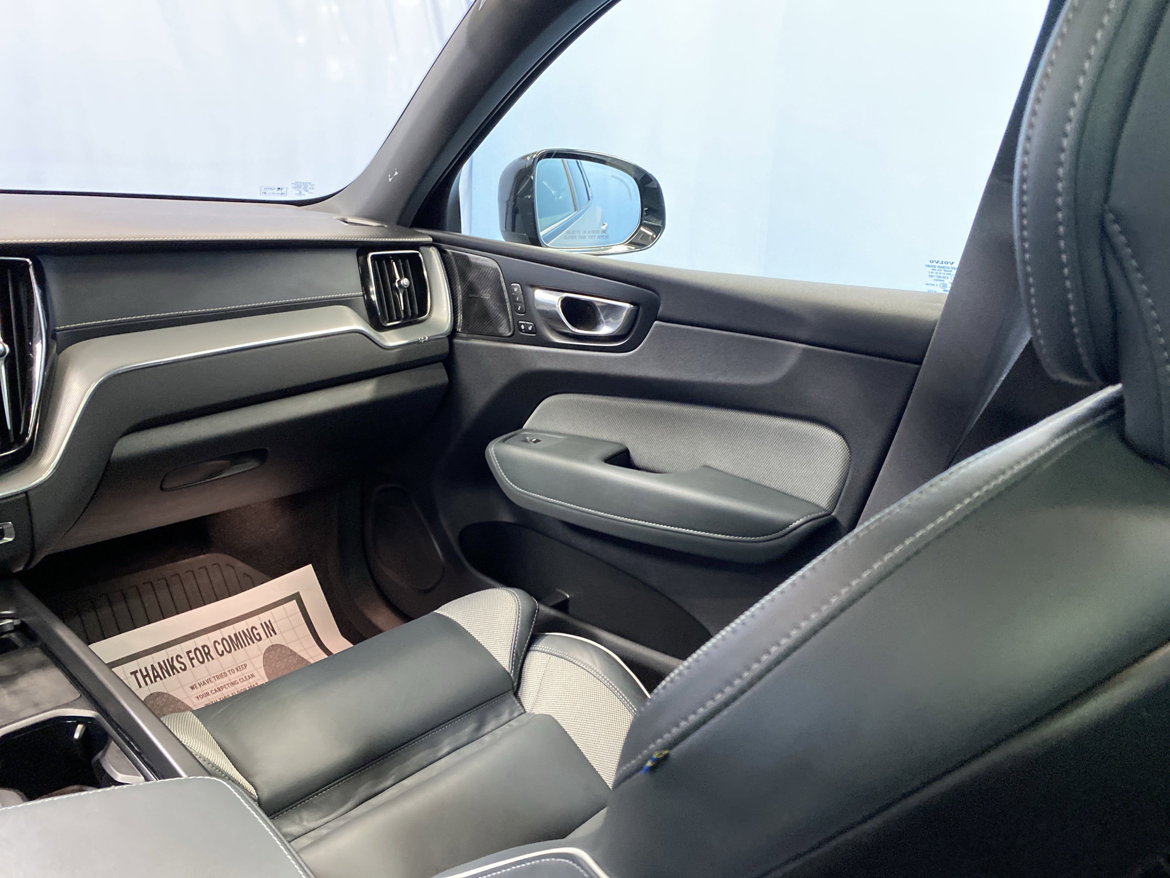 Used 2022 Volvo XC60 B5 R-Design image 29