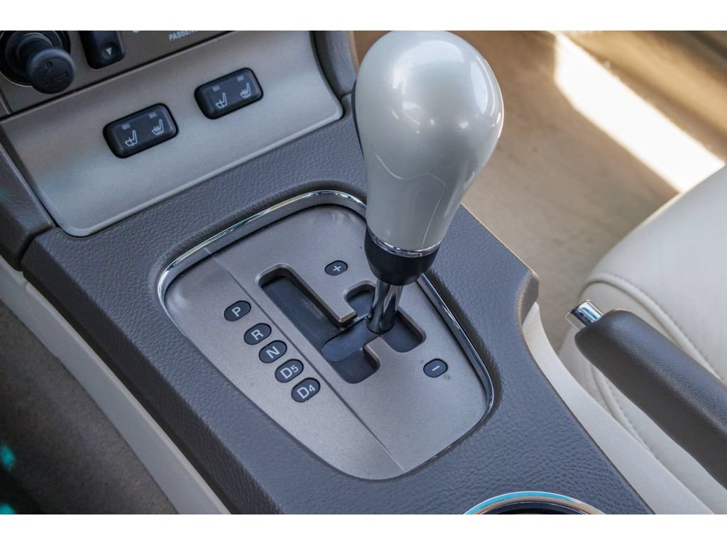 Used 2005 Ford Thunderbird 50th Anniversary RWD image 24