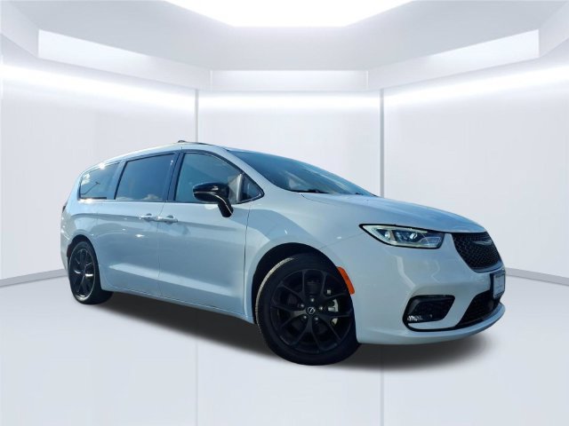 Used 2025 Chrysler Pacifica Limited