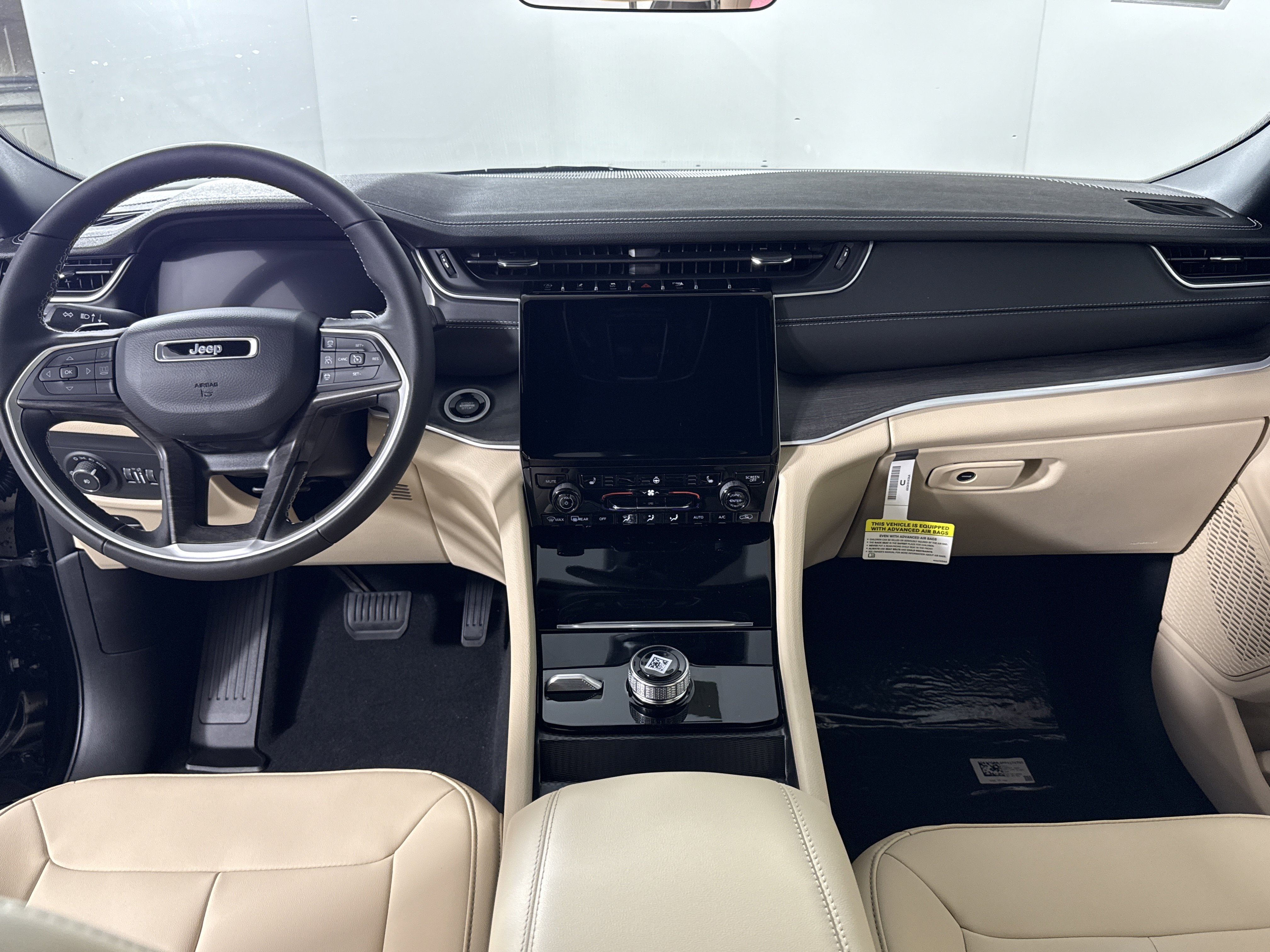 New 2025 Jeep Grand Cherokee Limited w/ Trailer Tow Package image 12