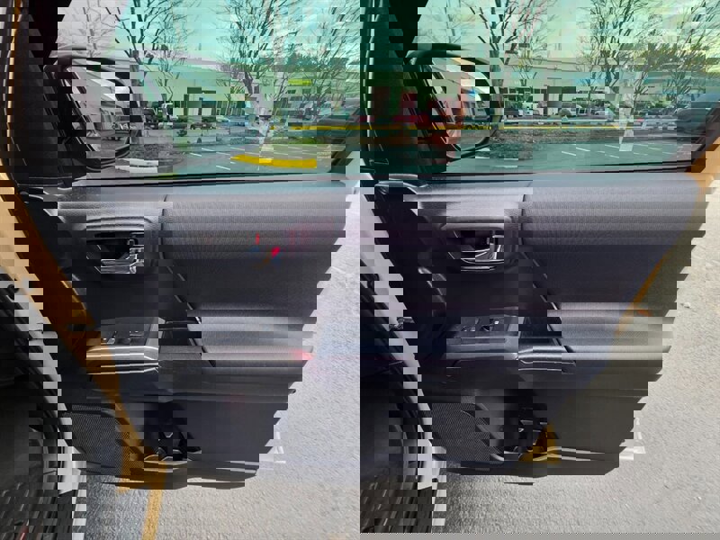 Used 2017 Toyota Tacoma TRD Off-Road image 44