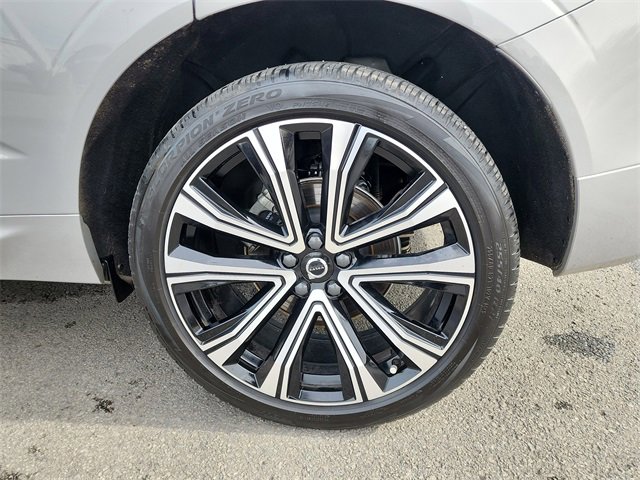 Used 2023 Volvo XC60 B5 Ultimate image 31
