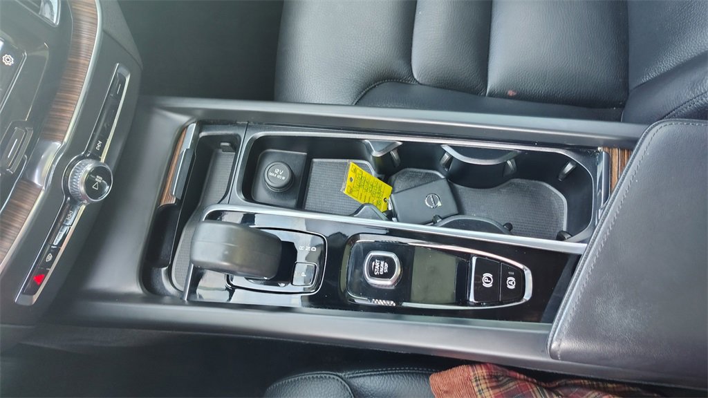 Certified 2023 Volvo XC60 B5 Plus w/ Climate Package image 22