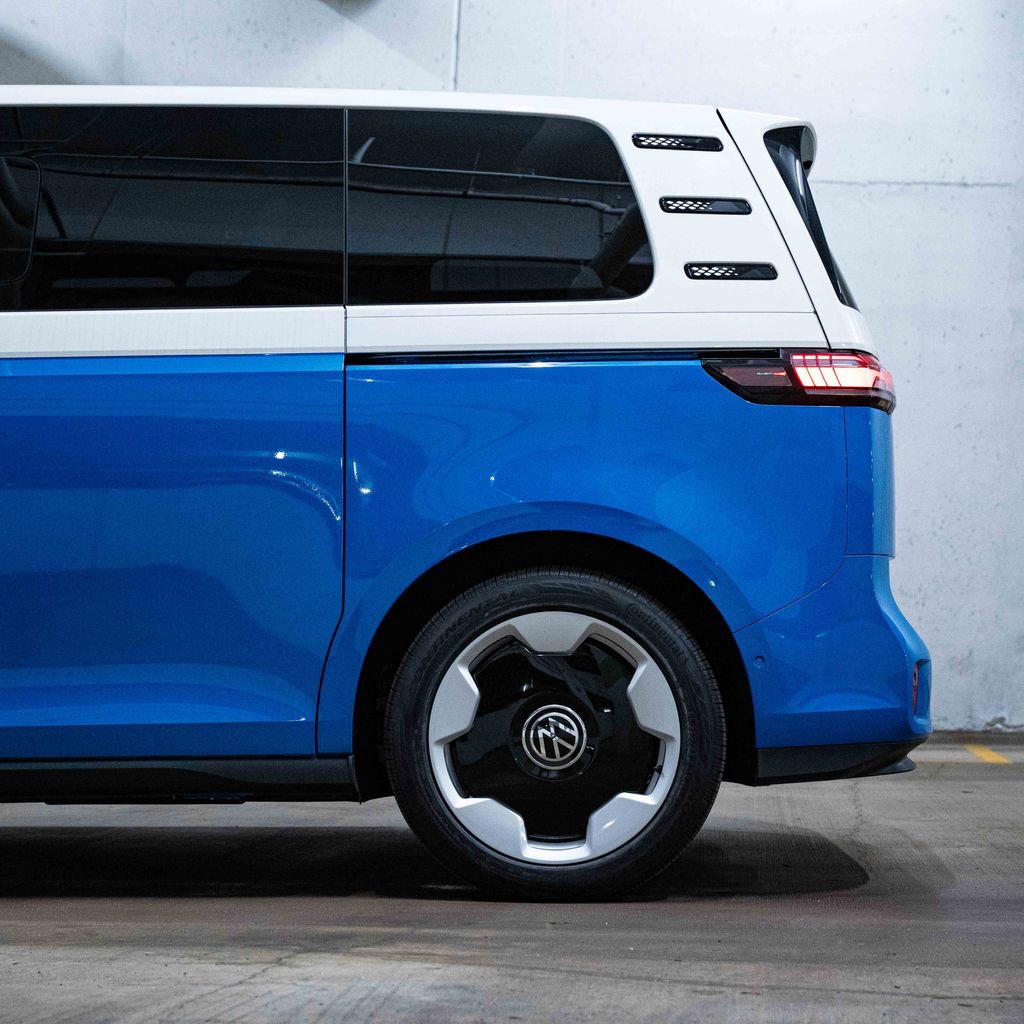 New 2025 Volkswagen ID. Buzz Pro S Plus AWD/4WD image 4