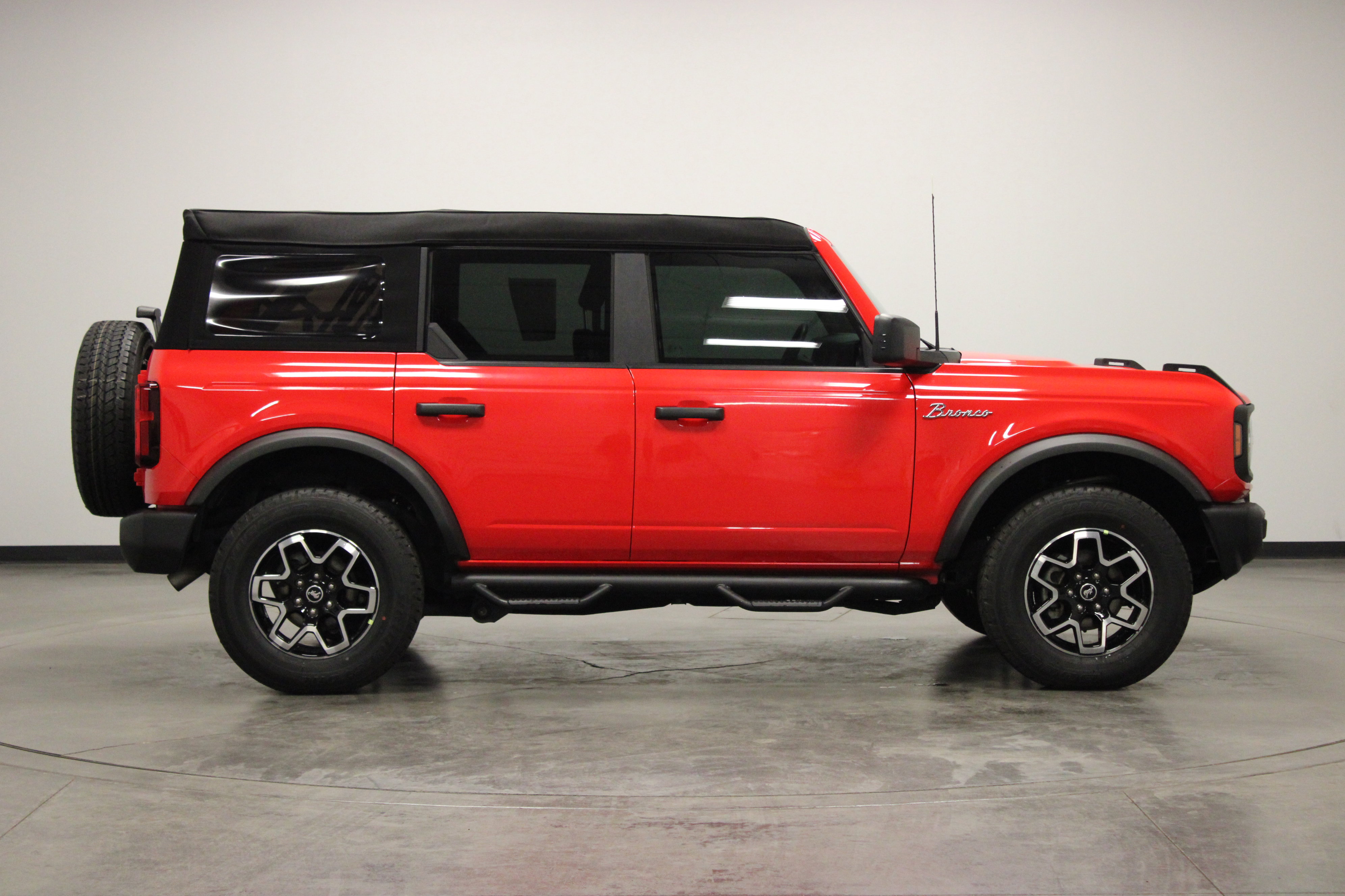 Used 2023 Ford Bronco 4-Door AWD/4WD image 9
