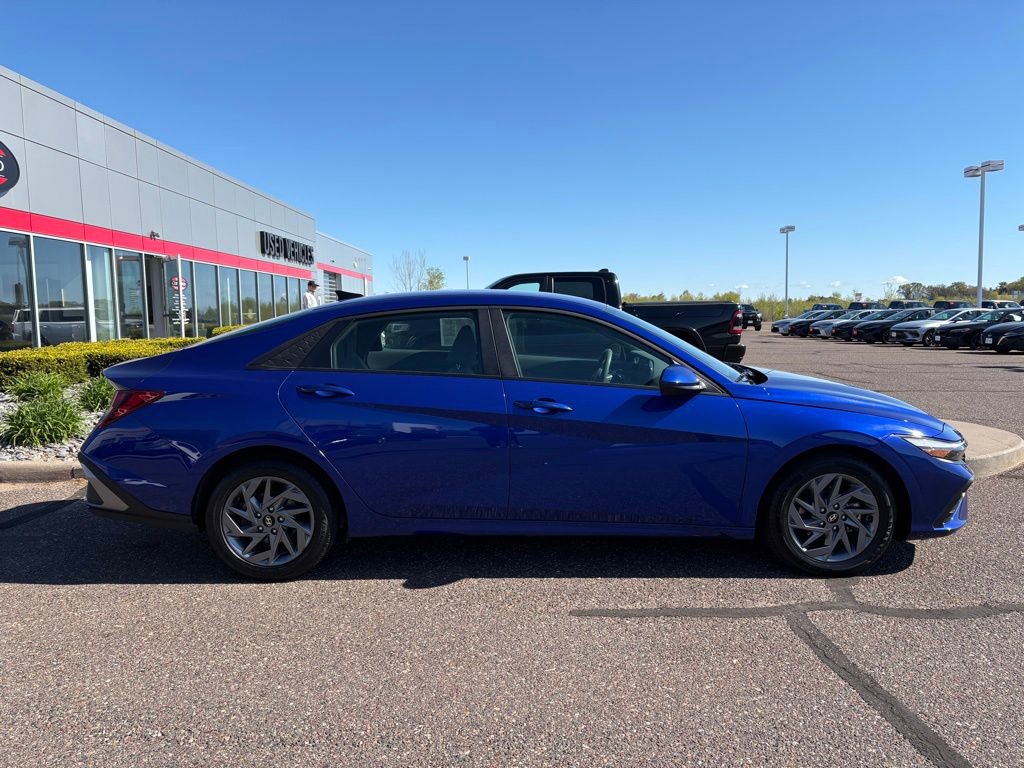 Used 2024 Hyundai Elantra SEL FWD image 2