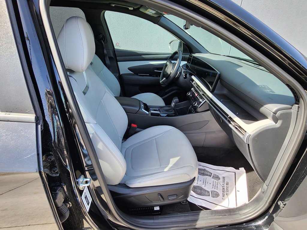 Certified 2025 Hyundai Santa Cruz Limited image 18