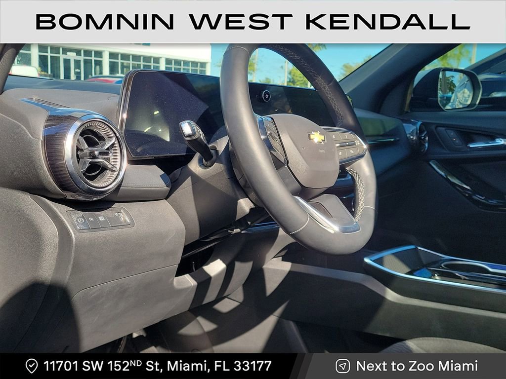 Used 2025 Chevrolet Equinox LT w/ Safety and Technology Package image 7