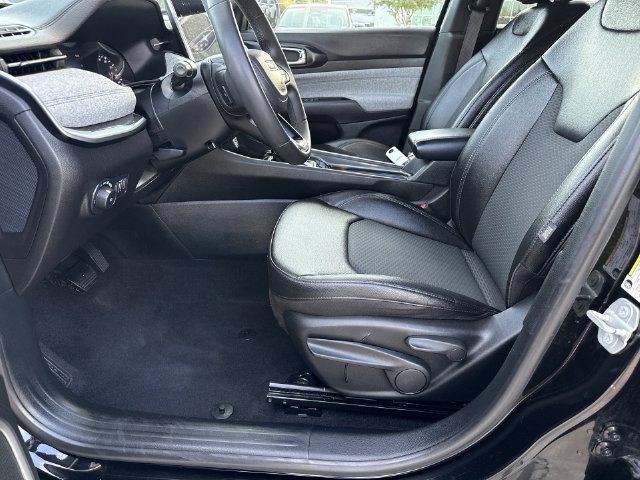 Used 2024 Jeep Compass Latitude AWD/4WD image 18