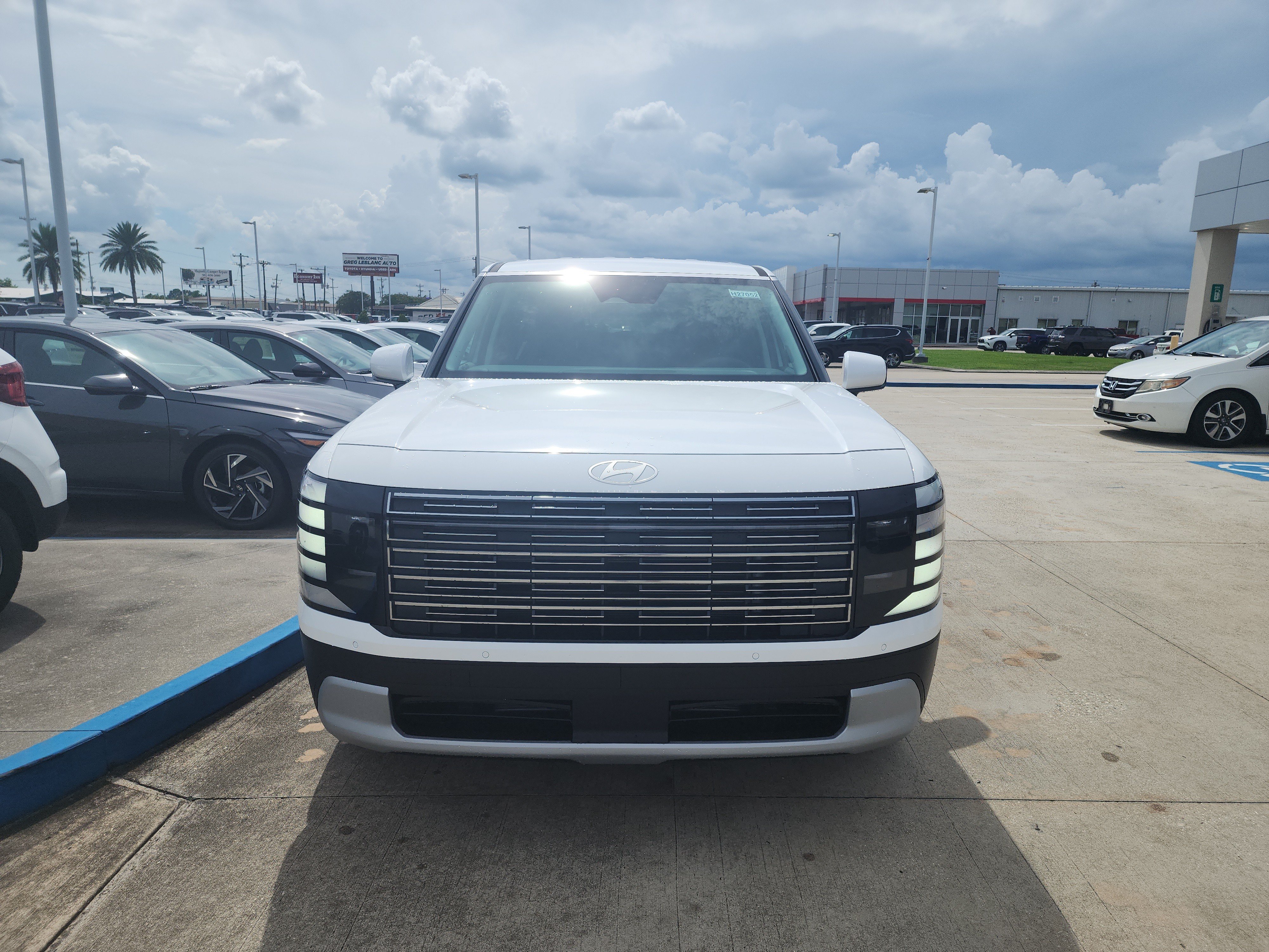 New 2027 Hyundai Palisade SE FWD image 2