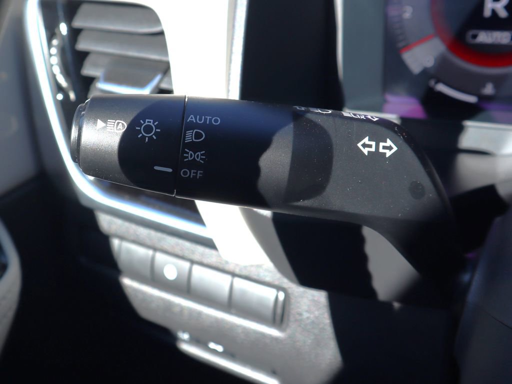 Used 2025 Nissan Rogue SL image 20