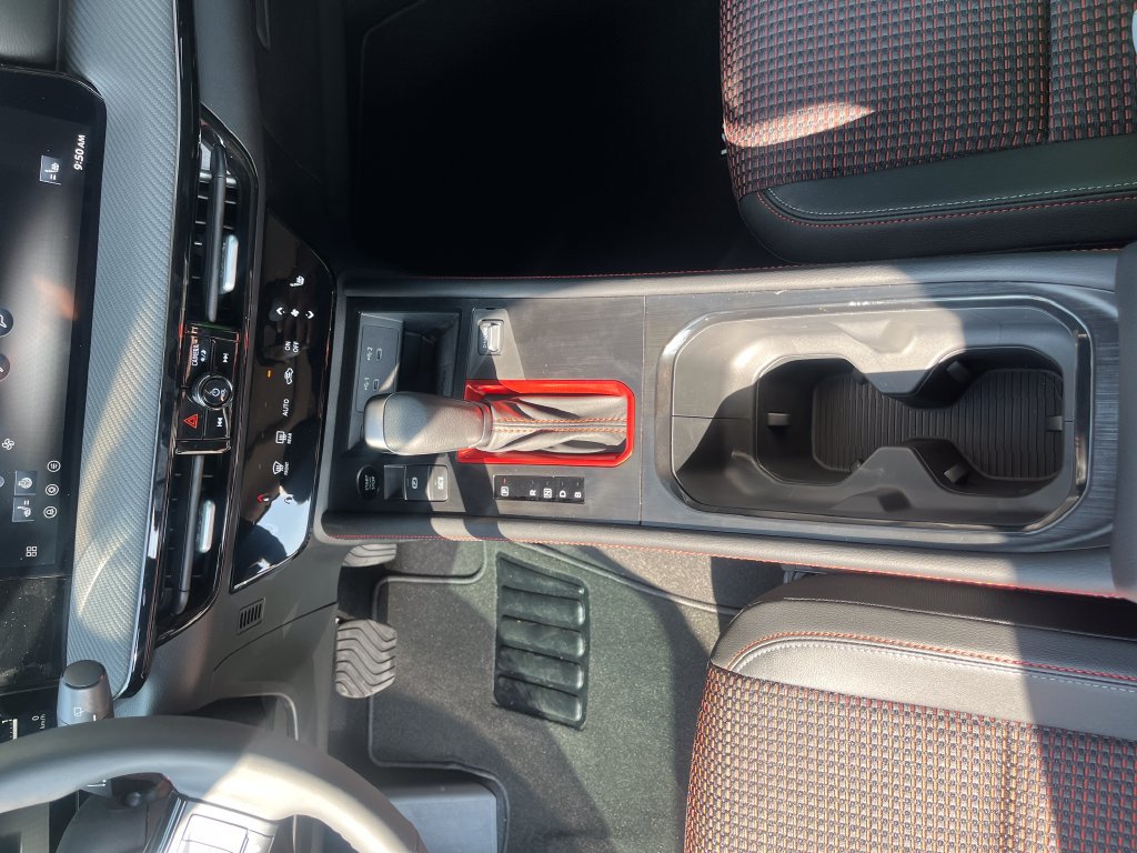 New 2027 Nissan Kicks SR w/ SR Premium Package FWD image 30