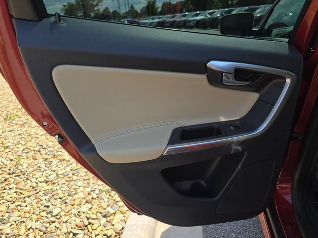 Used 2016 Volvo XC60 T5 Premier w/ Proximity Package FWD image 13