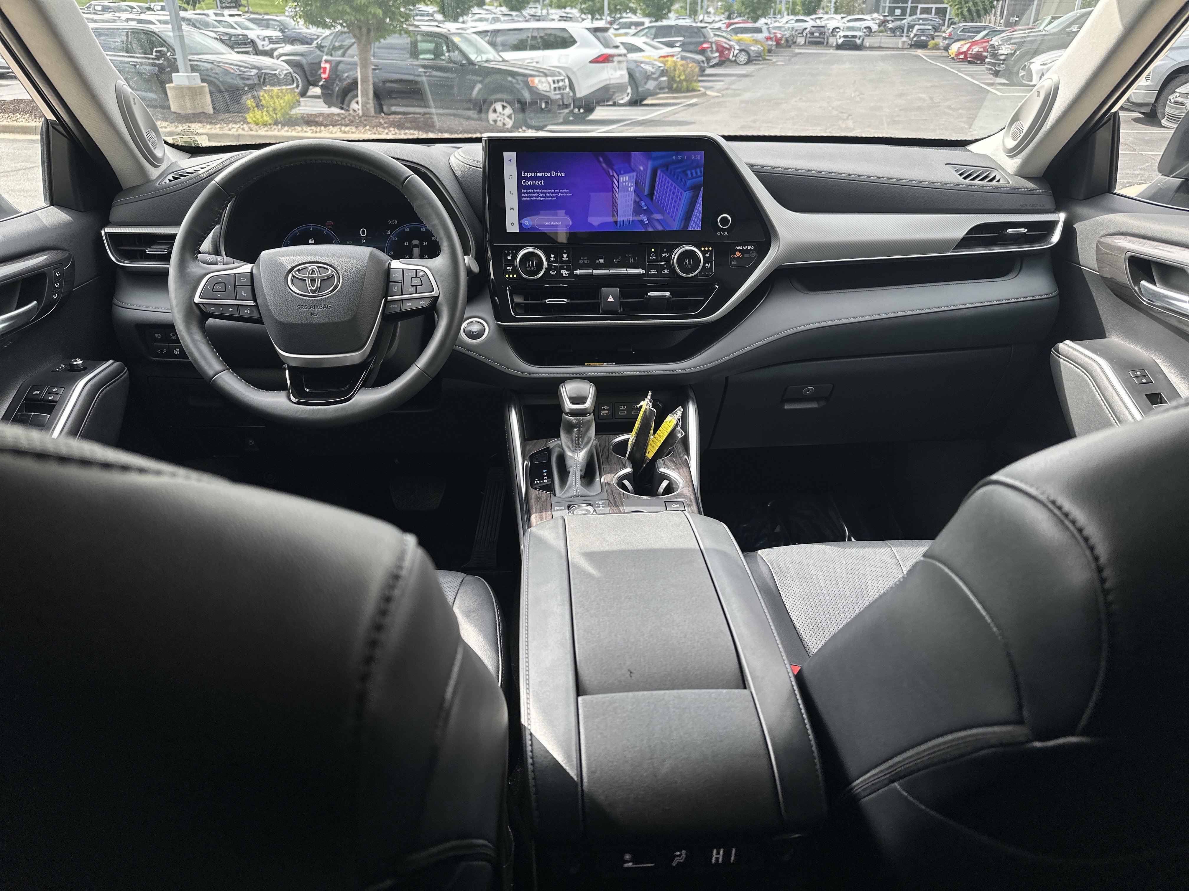 Used 2024 Toyota Highlander Platinum AWD/4WD image 22