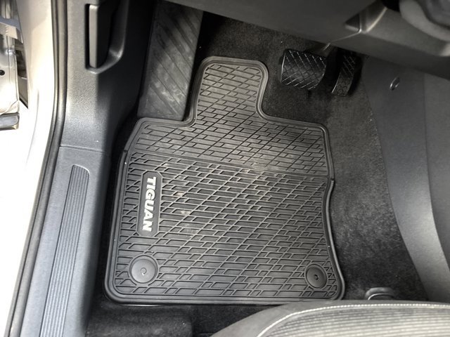 Used 2024 Volkswagen Tiguan S image 22